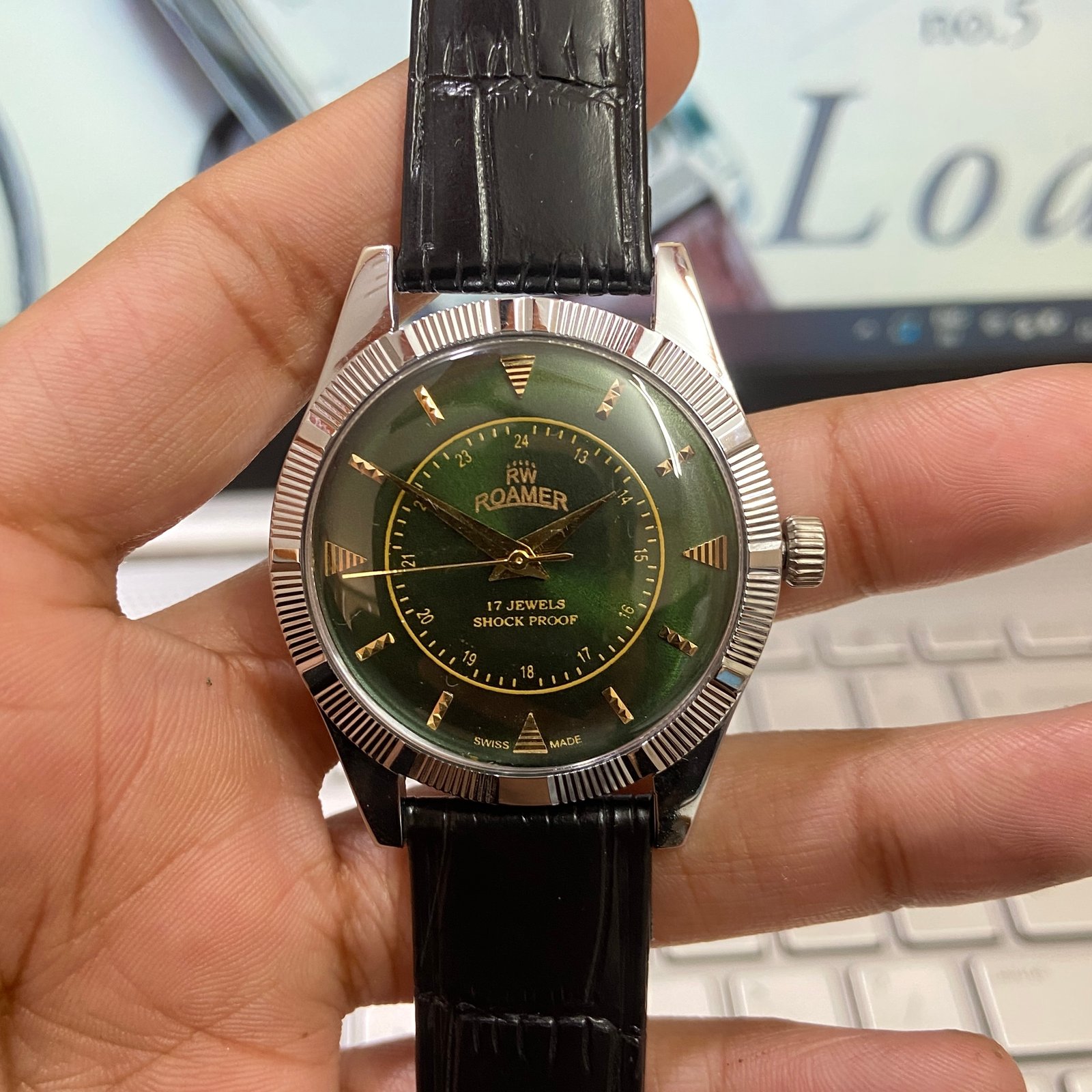 Vintage Roamer Green Face Mechanical Hand Winding 17 jewels Silver Case Fluted Bezel Black Band Men's Wrist Watch RM79