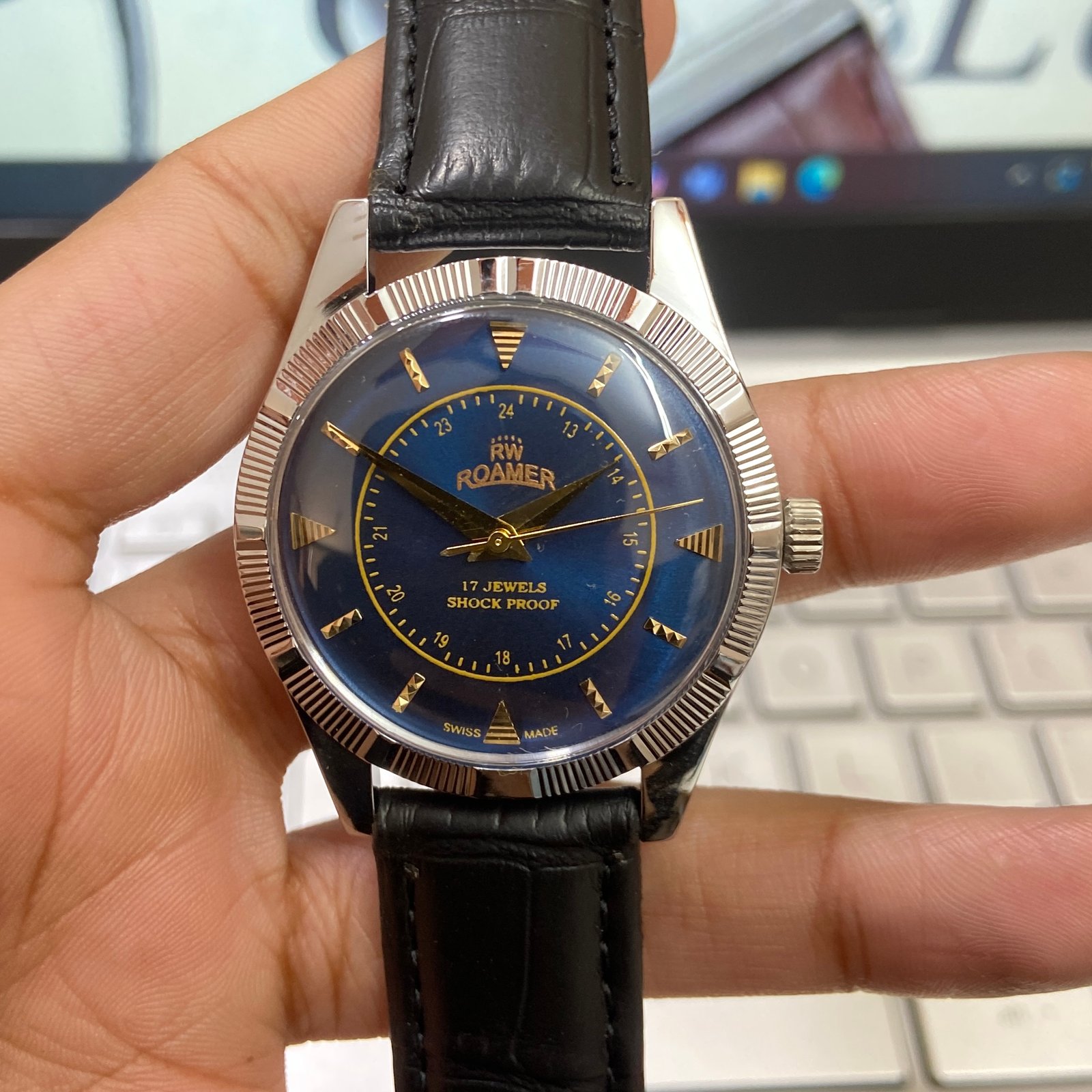 Vintage Roamer Blue Face Mechanical Hand Winding 17 jewels Silver Case Fluted Bezel Black Band Men's Wrist Watch RM80