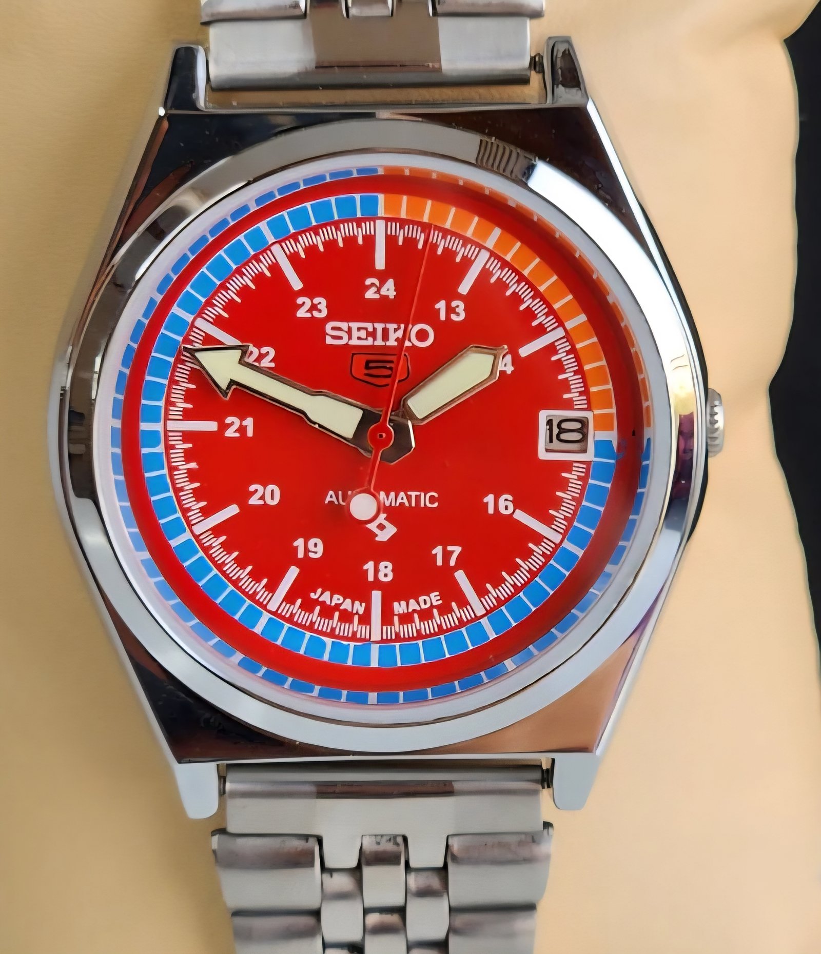 Vintage Seiko 5 Automatic Cal 6309 red face Mens  Wrist Watch MK09